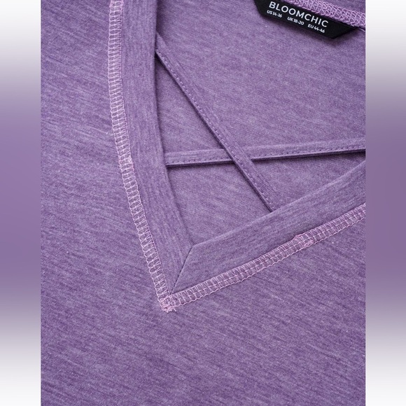 BloomChic Plus Size XL Solid Crisscross Neck Contrast Stitch T-shirt us14-16 - Picture 4 of 7